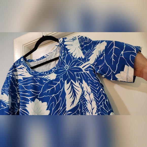 Women's Talbots Blue Floral Shirt, Size L - Picture 8 of 11